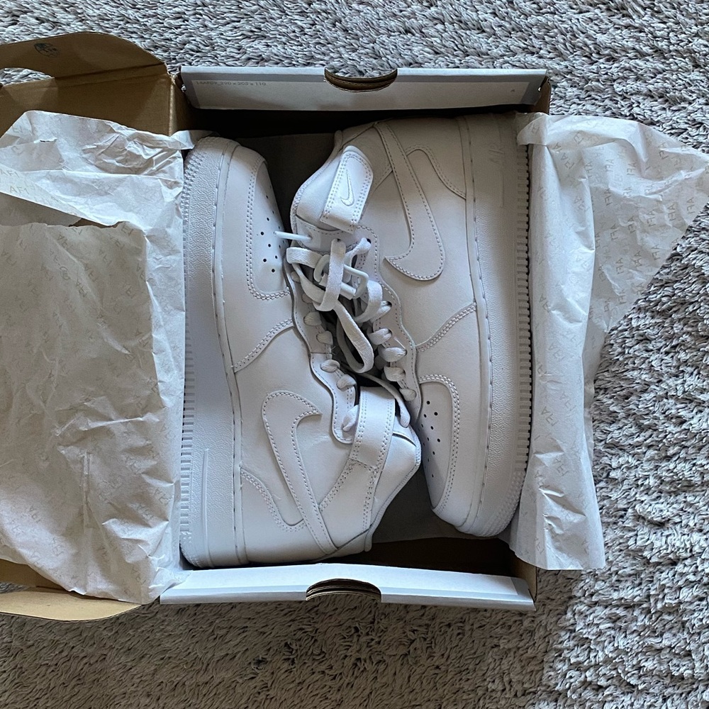 nike air force 1 mid le (make me offers!)